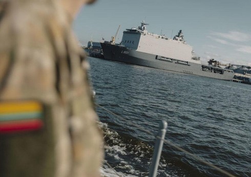 В Литве проходят учения ВМС по спасению на море с эвакуацией с тонущего судна