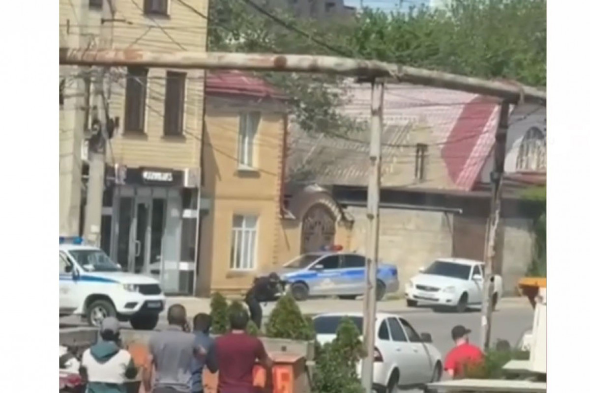 В Махачкале вооруженные лица напали на сотрудников полиции, есть погибшие -ОБНОВЛЕНО-ВИДЕО