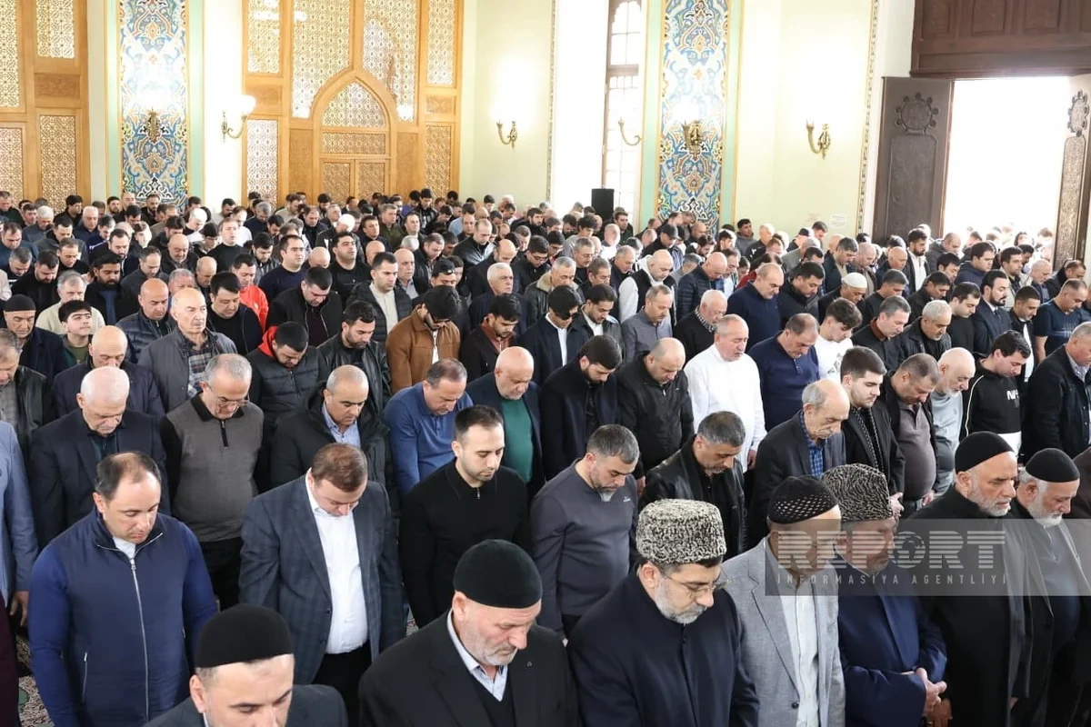 В мечети Тезепир совершен праздничный намаз