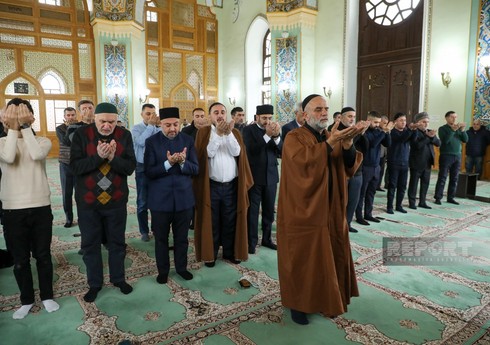 В мечетях Азербайджана почтили память жертв крушения лайнера AZAL в Казахстане