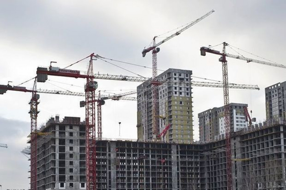 В Милли Меджлисе подняли вопрос об обмане граждан строительными компаниями