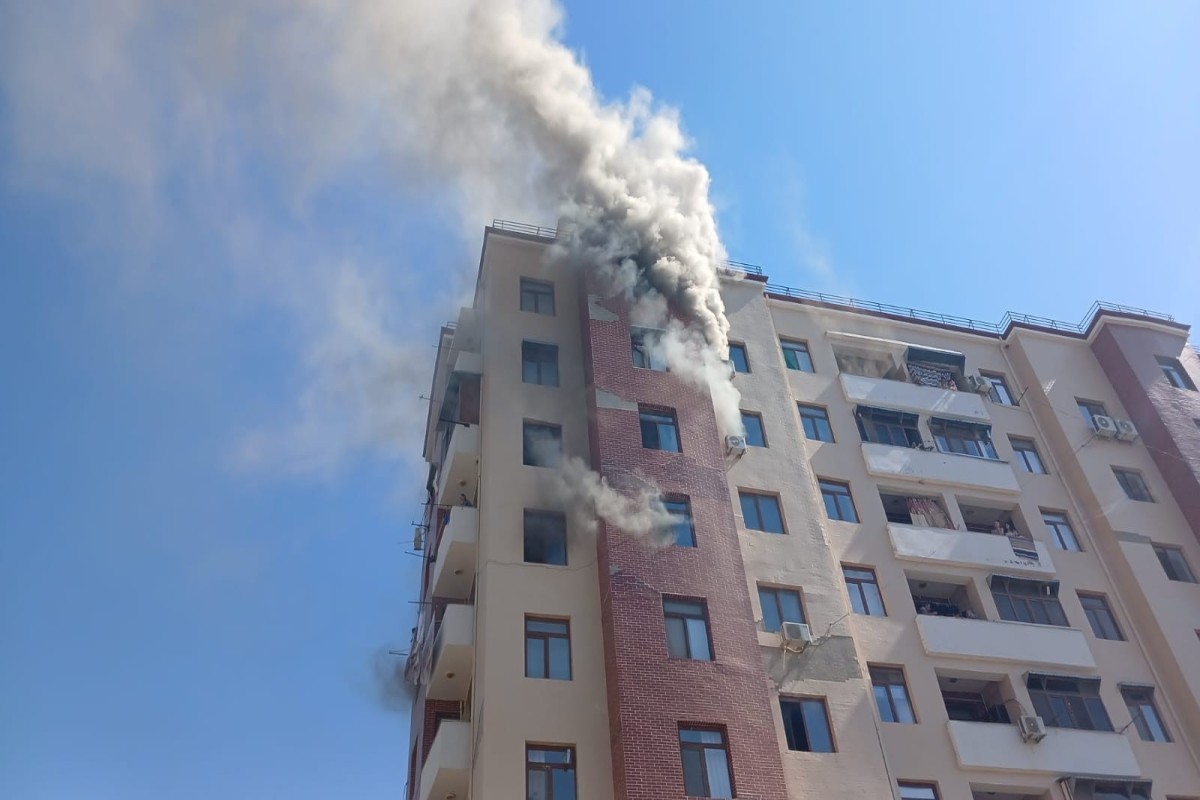 В Мингячевире произошёл пожар в здании, жильцы эвакуированы — ВИДЕО
