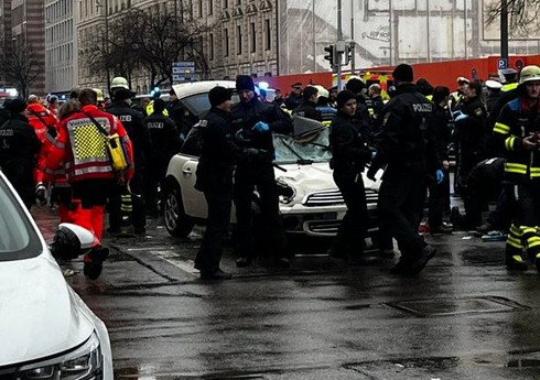 В Мюнхене автомобиль въехал в толпу людей, 20 человек пострадали