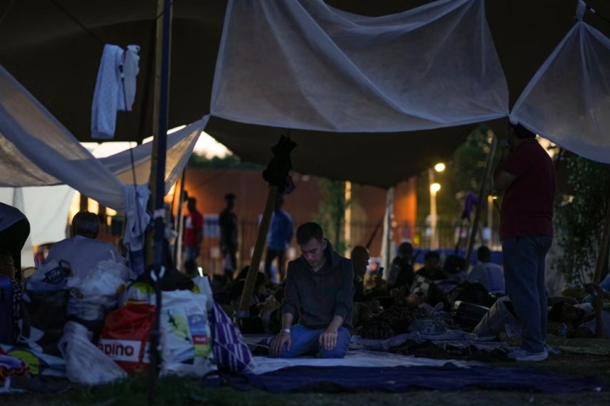 В Нидерландах из лагеря из-за пожара эвакуировали 1,5 тыс. беженцев