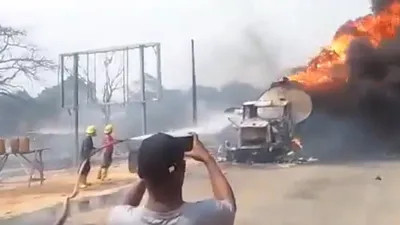 В Нигерии не менее 70 человек погибли из-за взрыва бензовоза