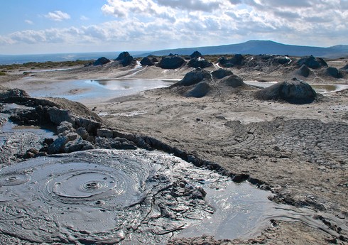 В окрестностях грязевых вулканов Дашгиль проведена экоакция