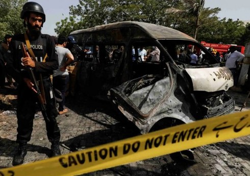 В Пакистане не менее четырех правоохранителей погибли при атаке террориста-смертника