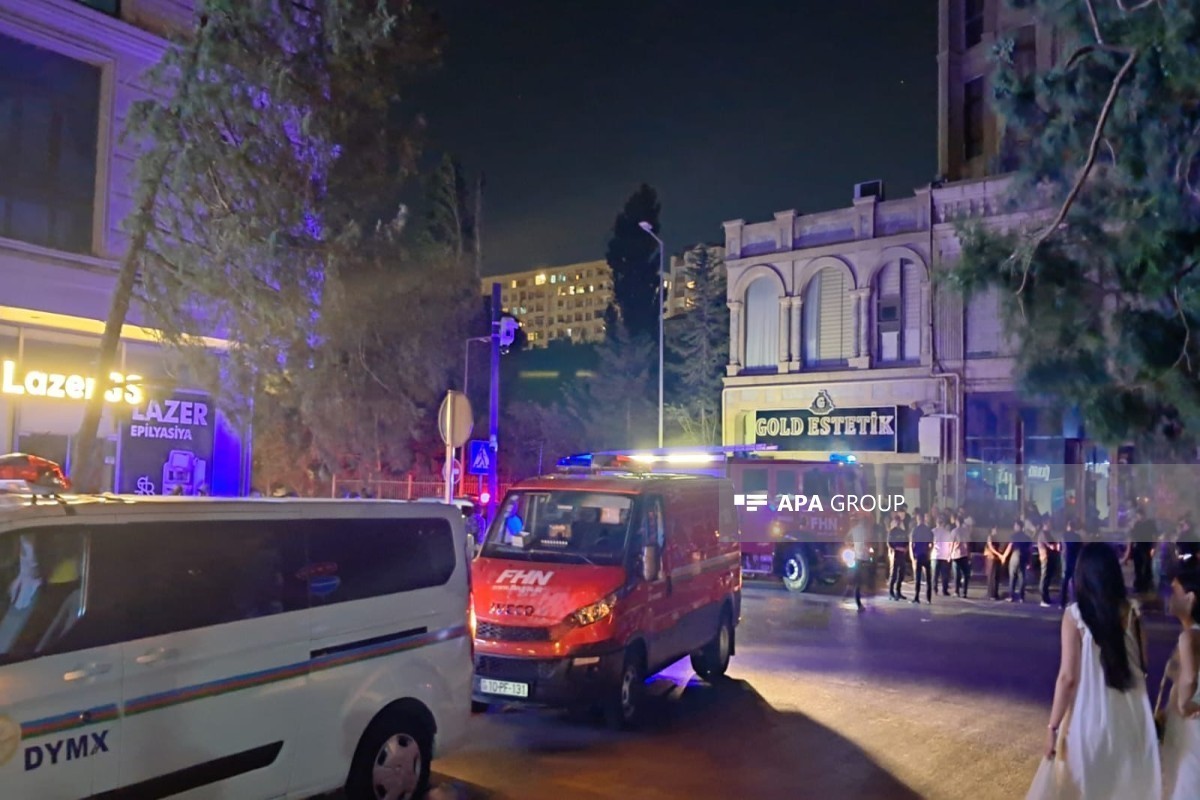 В подвале многоэтажного здания в Баку произошёл пожар