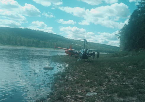 В Приамурье спасатели обнаружили место крушения вертолета, пилот и пассажиры погибли
