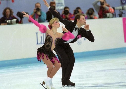 В разбившемся в США самолете были чемпионы-фигуристы из РФ Шишкова и Наумов