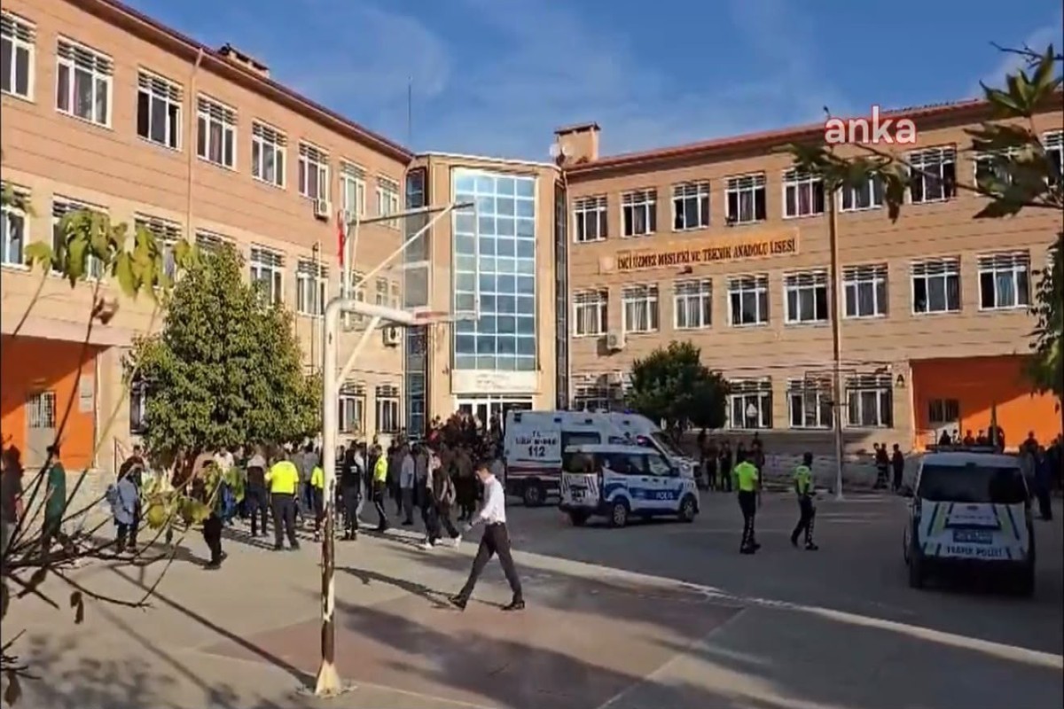 В результате вооружённого нападения возле школы в Турции 1 учащийся погиб, ещё 11 ранены-ОБНОВЛЕНО-1