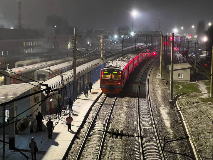 В России 21 вагон грузового поезда сошел с рельсов