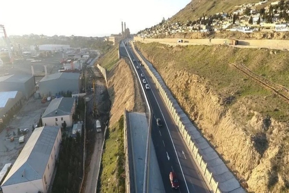 В ряде районов Баку будут построены подпорные стены