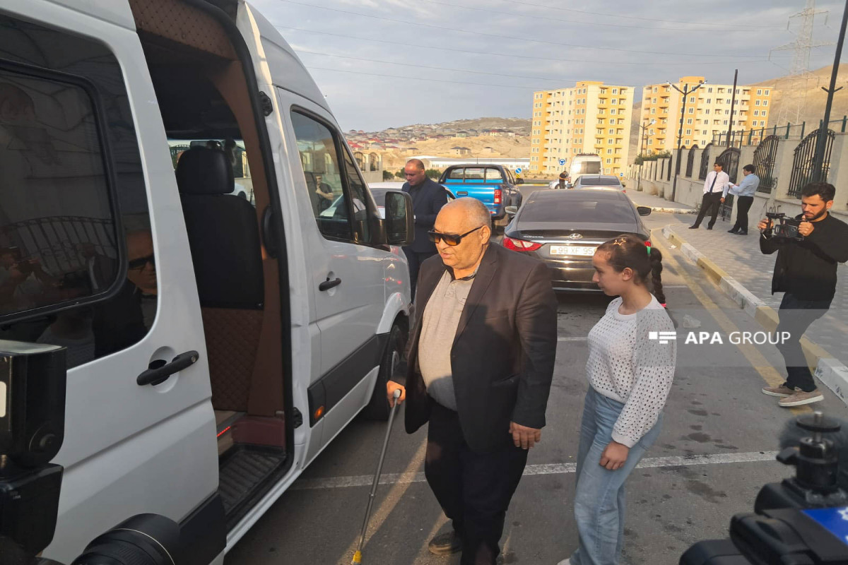 В село Кенгерли Агдамского района прибыла очередная группа жителей, им вручены ключи от домов -ФОТО-ОБНОВЛЕНО