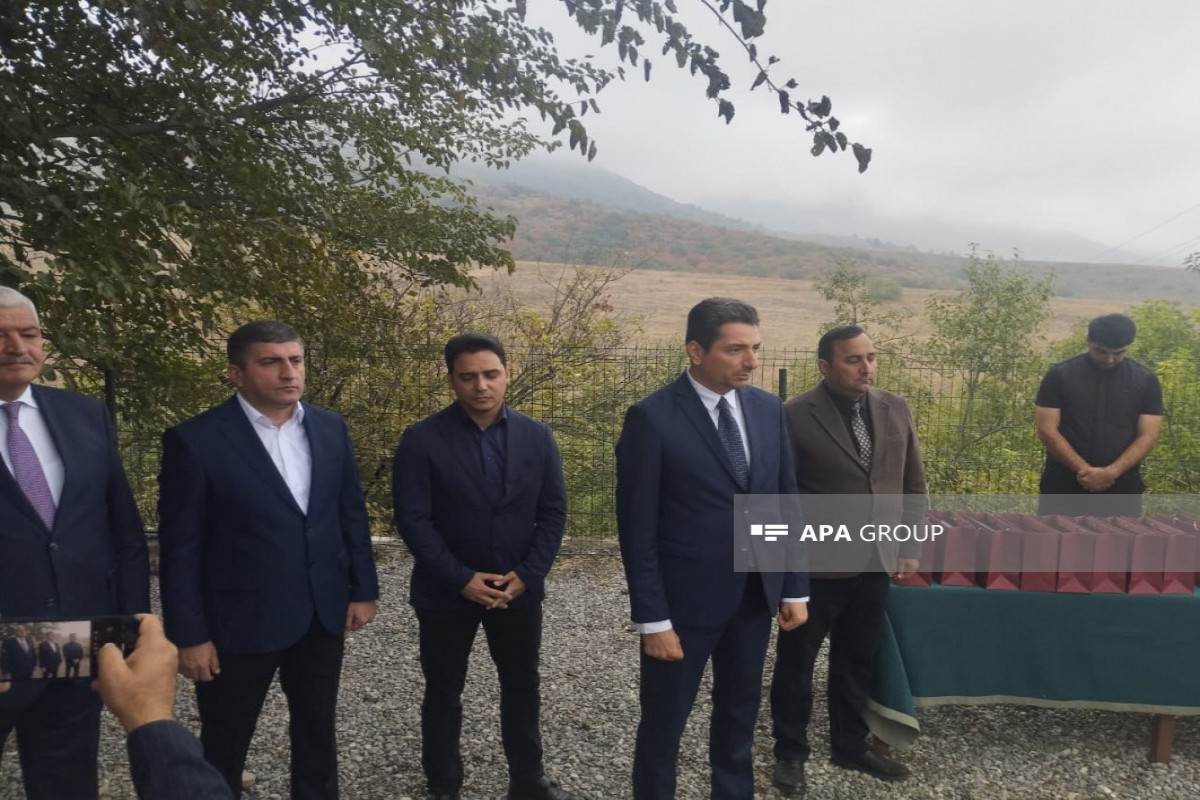 В село Сеидбейли Ходжалинского района прибыла первая группа переселенцев, новоселам вручены ключи от квартир-ФОТО-ВИДЕО-ОБНОВЛЕНО-1