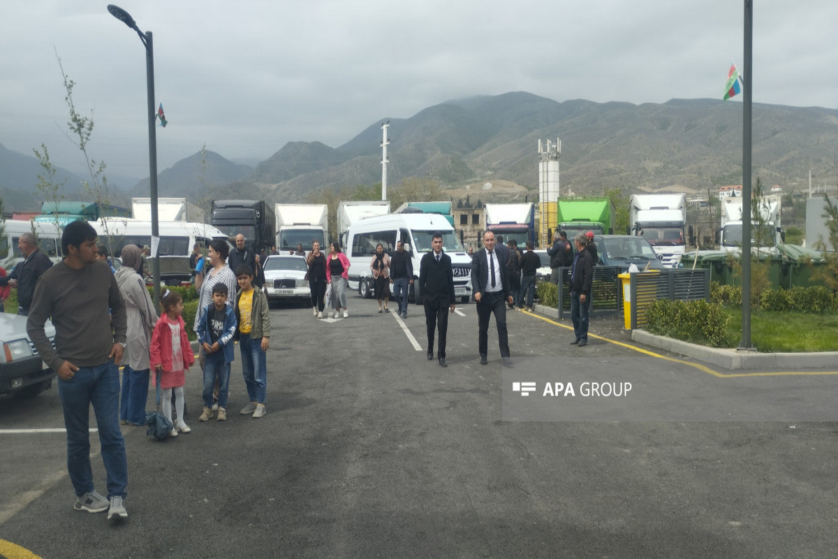 В село Суговушан Агдеринского района прибыла очередная группа жителей, им вручены ключи от домов-ФОТО-ОБНОВЛЕНО-1-ВИДЕО