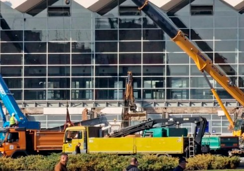 В Сербии обрушился козырек здания вокзала, три человека погибли