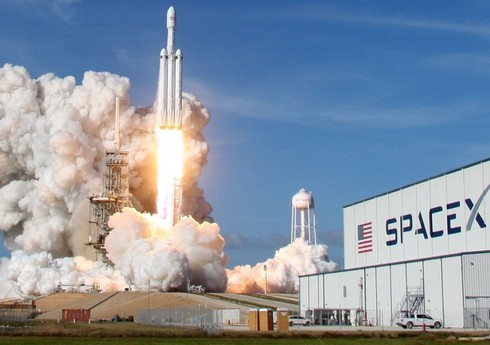 В США сочли необходимым сохранить большинство госконтрактов со SpaceX