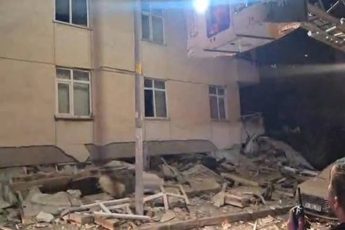 В Стамбуле обрушилось здание, погибли 2 человека-ОБНОВЛЕНО-4