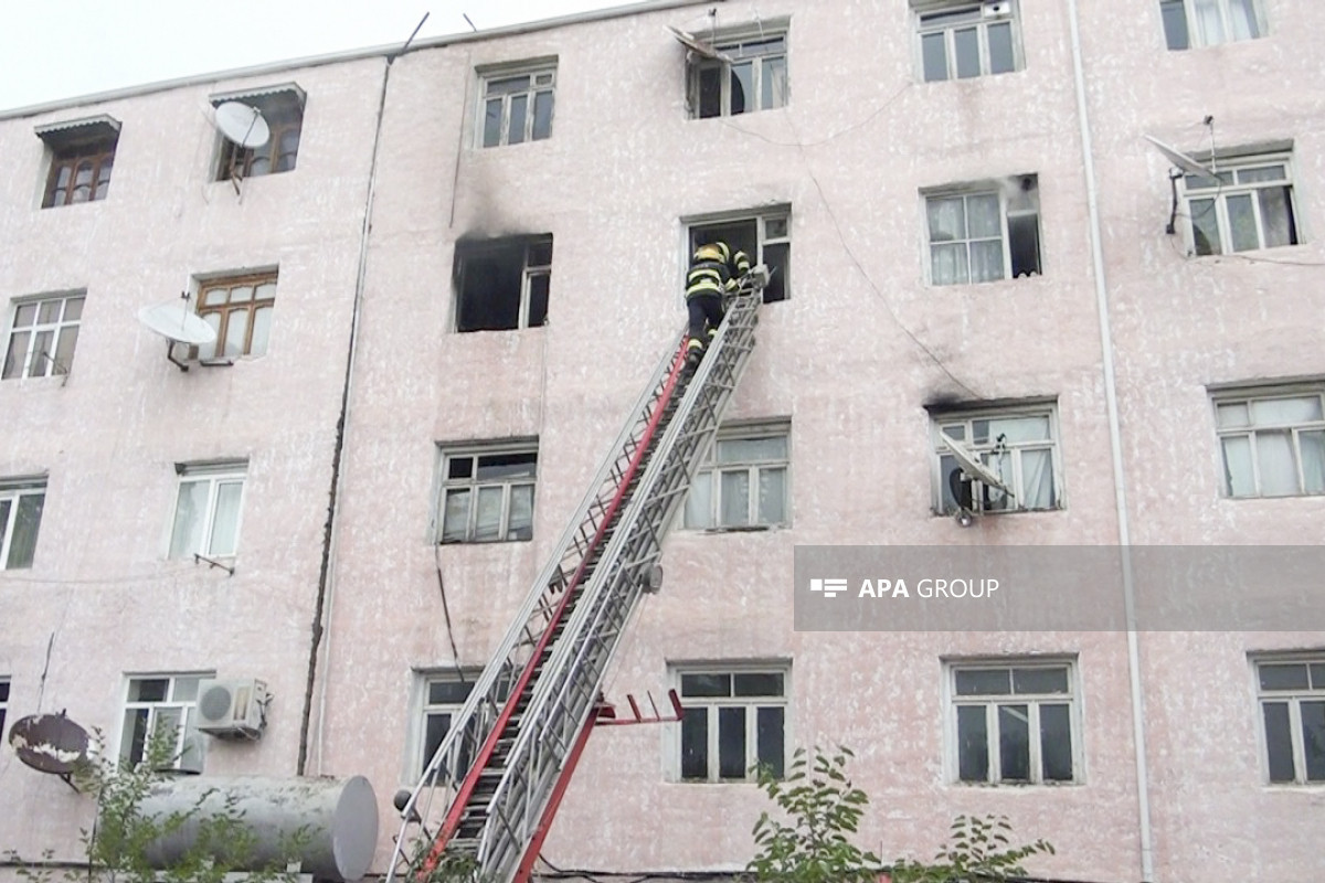В Сумгайыте в жилом доме произошел пожар, спасены 3 человека