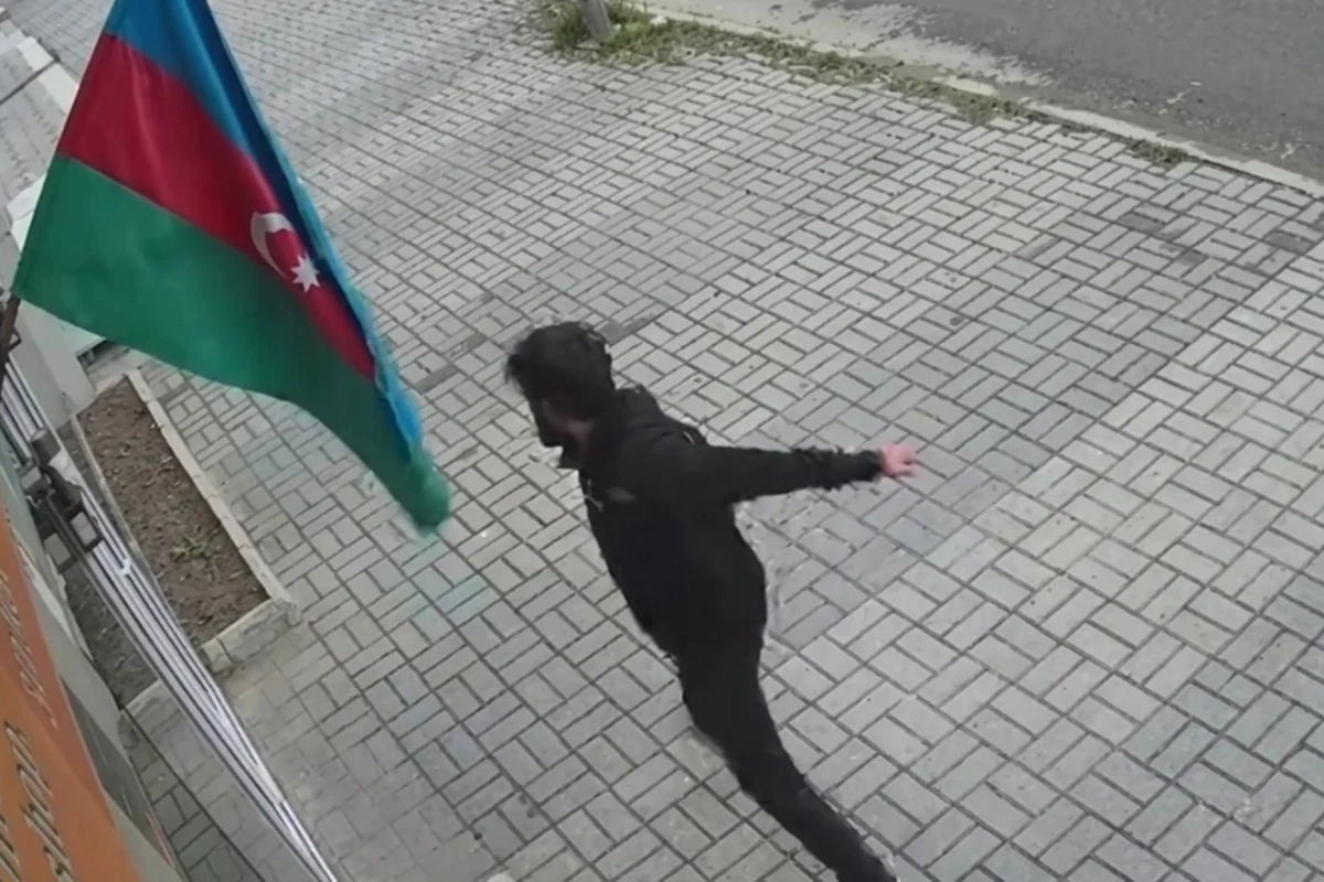 В Сумгайыте задержан проявивший неуважение к государственному флагу мужчина