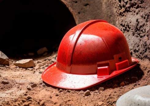 В Свердловской области при обрушении горной породы в шахте пострадали два человека