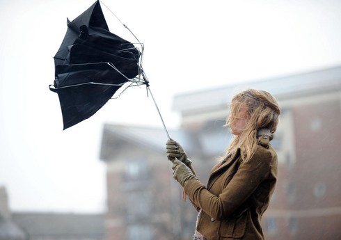 В связи с ожидаемой ветреной погодой в некоторых регионах объявлено желтое предупреждение