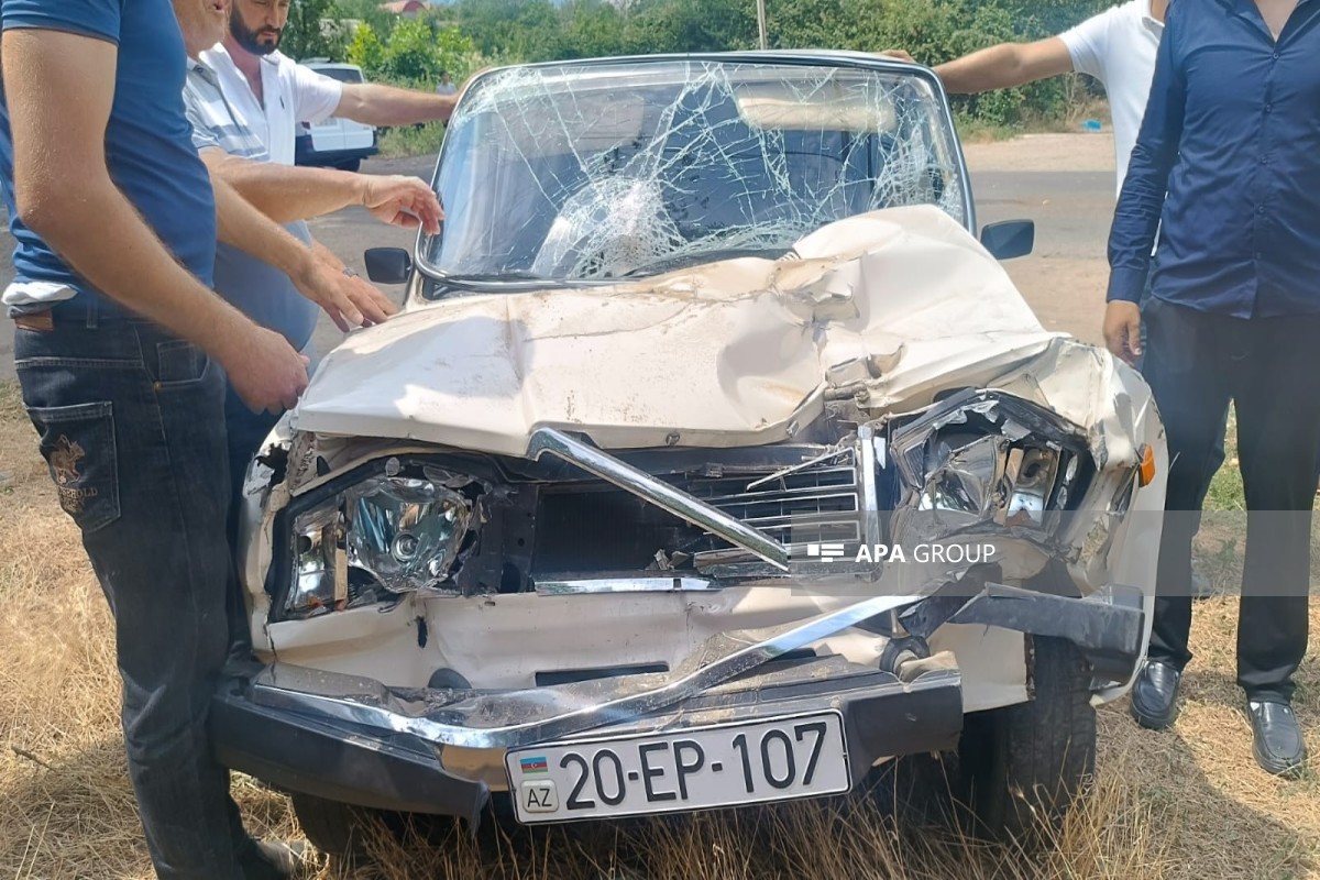 В Товузском районе легковой автомобиль врезался в грузовик, есть пострадавший — ФОТО