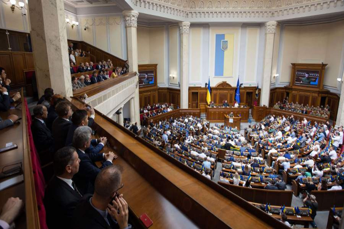 В Украине 3 министра и руководитель фонда обратились в Верховную Раду с заявлениями об отставке