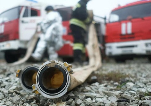 В Ясамальском районе Баку возник пожар в многоэтажке, эвакуированы девять человек