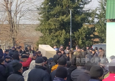 В Загатале похоронены пять погибших пассажиров рейса AZAL Баку-Грозный