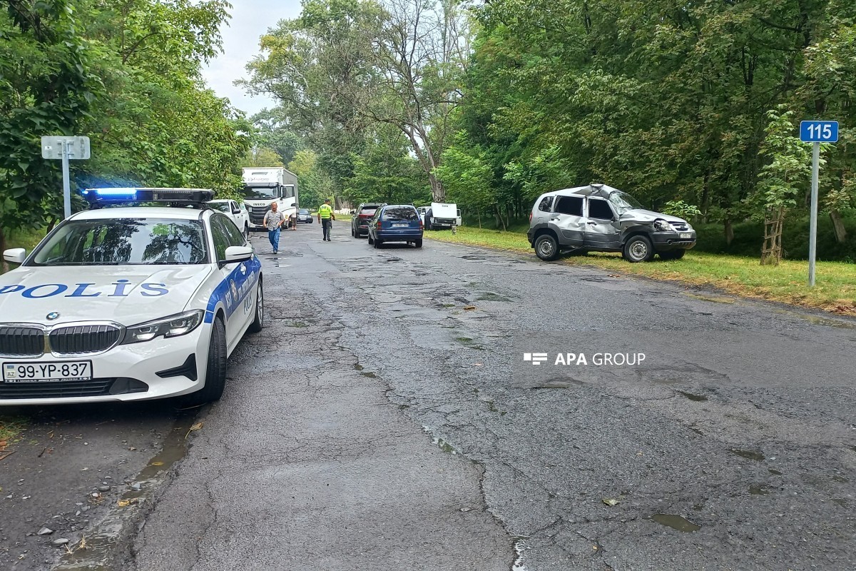 В Загатальском районе столкнулись фура и легковой автомобиль, есть пострадавшие — ФОТО