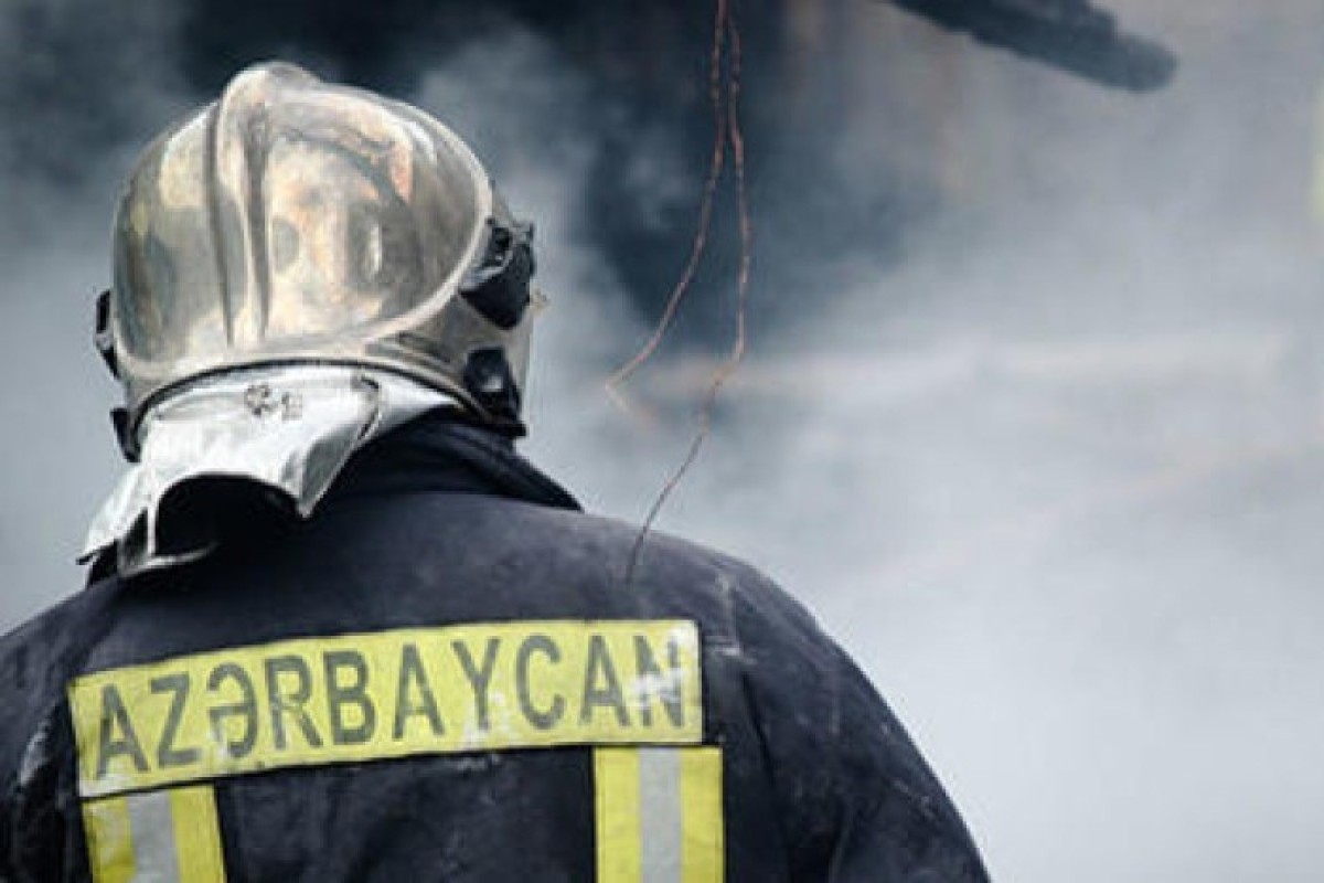 В жилом комплексе в  Джейранбатане  произошёл пожар, жителей эвакуируют