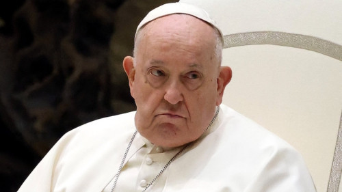 Ватикан назвал критическим состояние Папы Римского