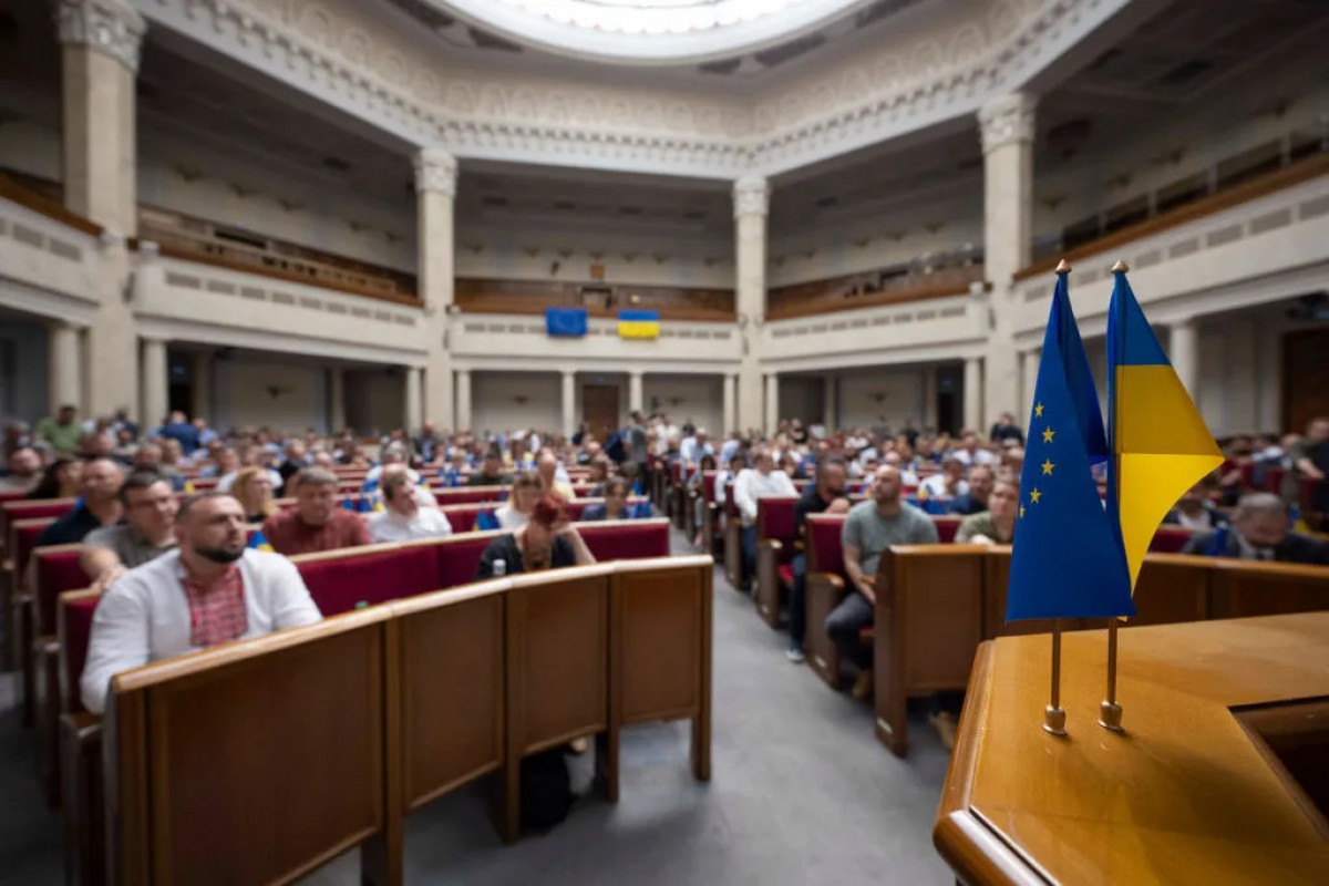 Верховная Рада проголосовала за увеличение расходов госбюджета на 12 млрд долларов