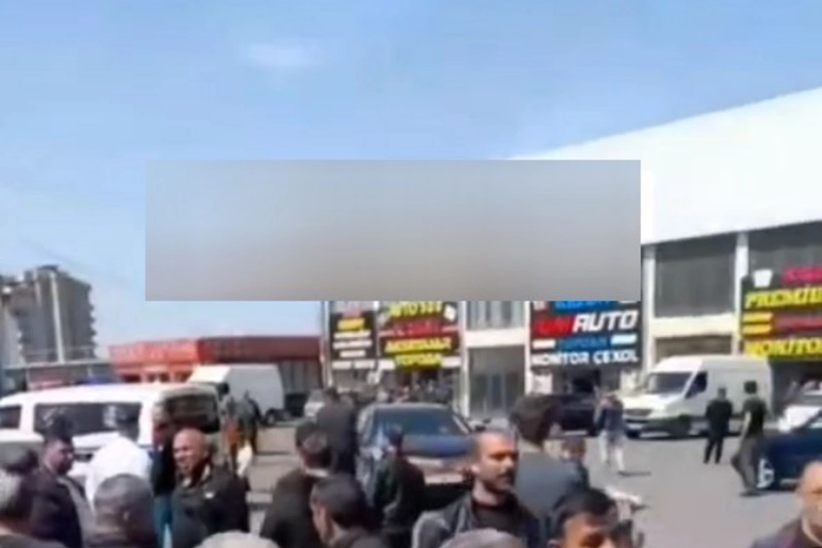 Владельцы магазинов и работники провели акцию протеста на автомобильном рынке