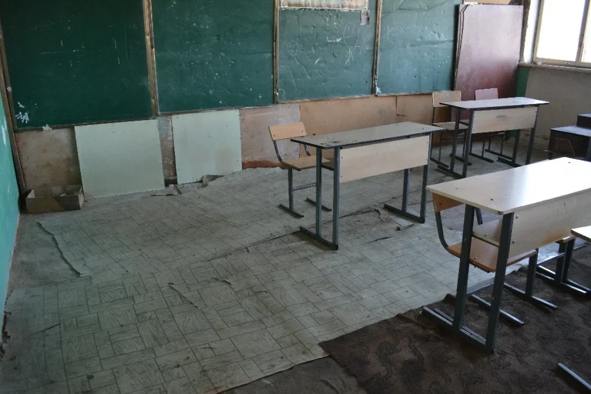 Внесена ясность в вопрос об аварийном состоянии средней школы села Гумлаг Огузского района
