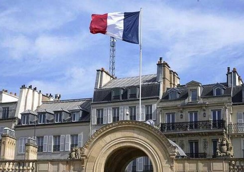 Во Франции призывают вынести вотум недоверия правительству