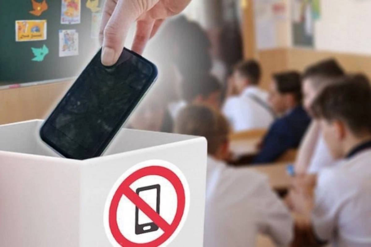 Во всех школах страны будет запрещено использование телефонов на уроках
