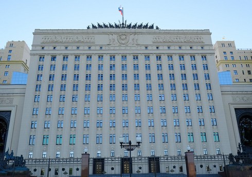 Военные на учениях успешно отразили атаку на нефтедобывающую вышку на Каспии