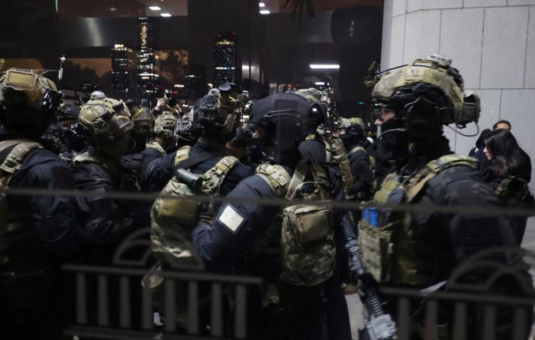 Военные покинули парламент Южной Кореи после принятия отмены военного положения