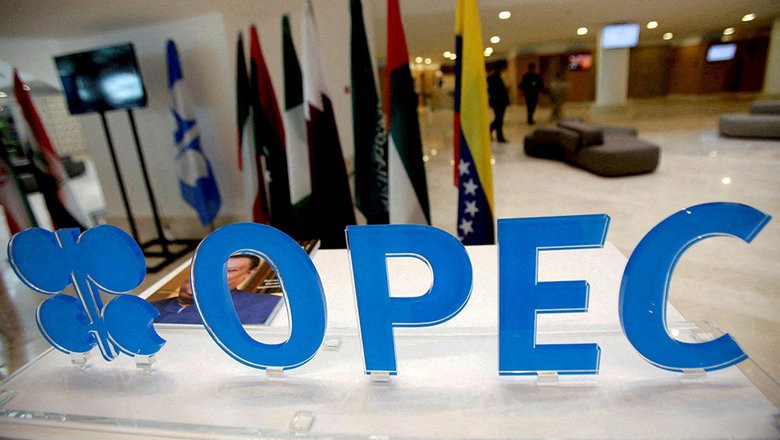Восемь стран ОПЕК+ обсудят план по добыче нефти на август