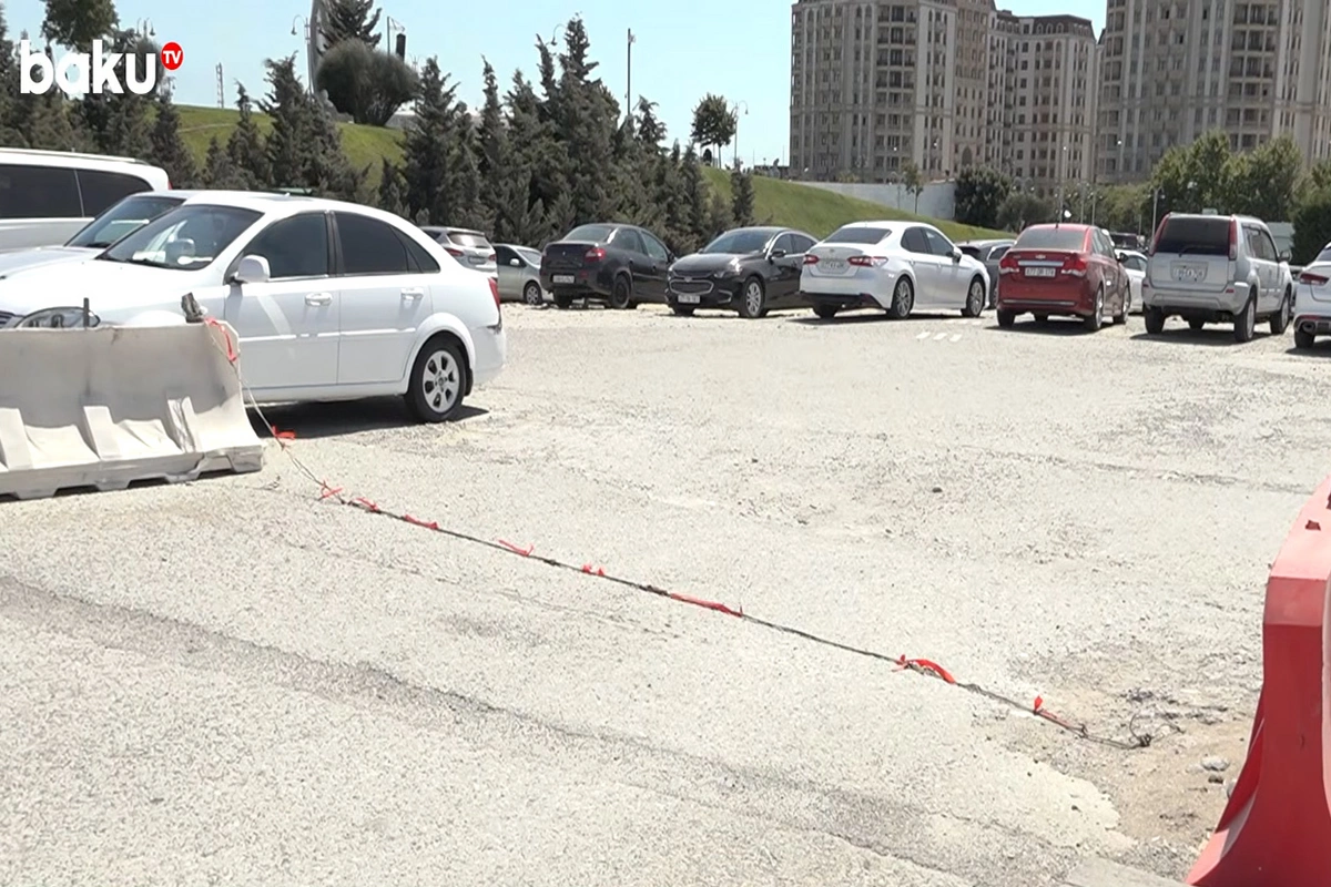 Возле станции метро "Кёроглу" незаконно организовали парковку?