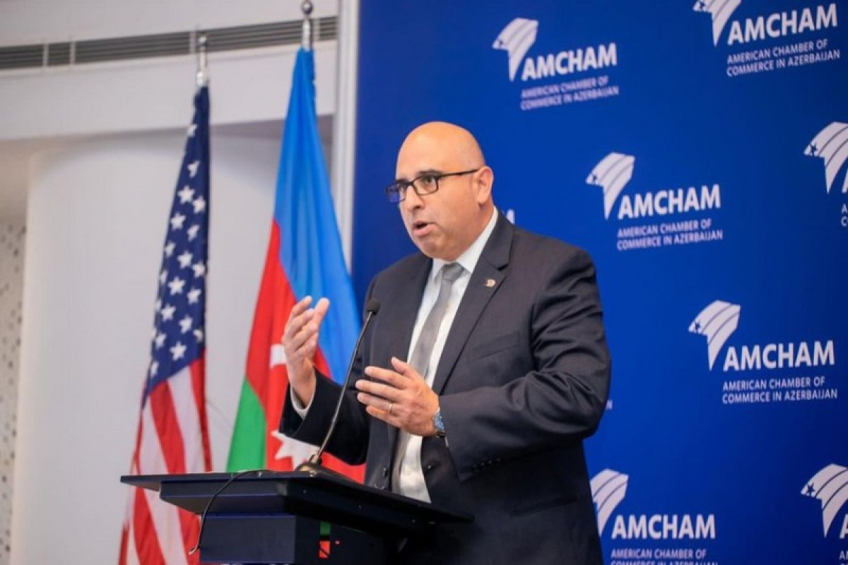 Временный поверенный в делах США в Азербайджане посетил нефтяной парк Биби-Эйбат