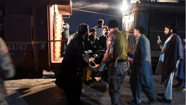 Все заложники из захваченного в Пакистане поезда освобождены после 30 часов боев