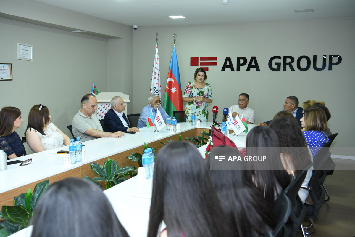 Выпускникам Журналистской школы АПА вручены сертификаты-ФОТО