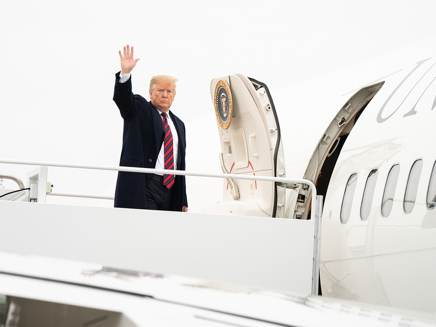 WP: Трамп запросил военный самолет из-за угрозы со стороны Ирана