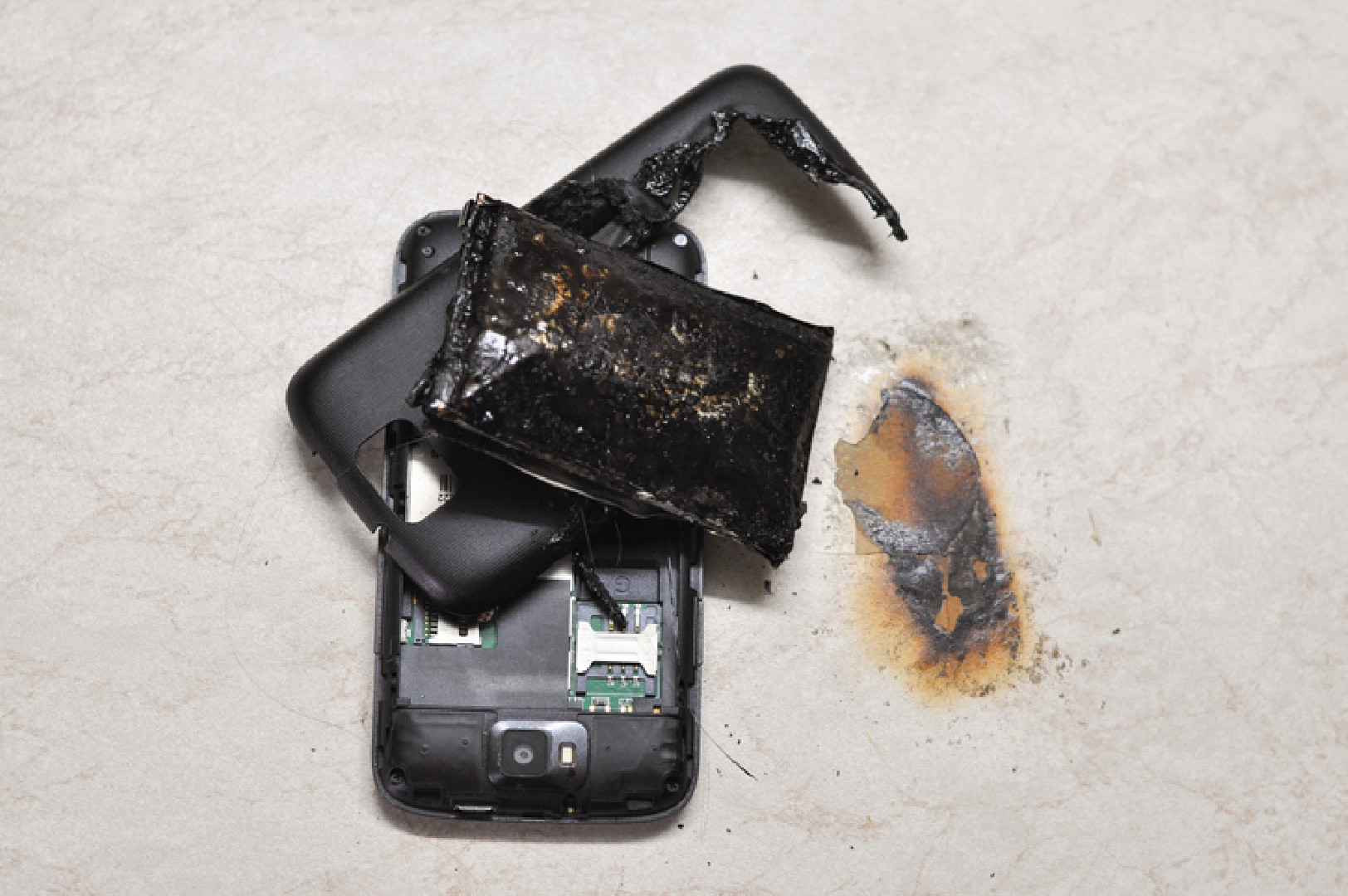 Японская компания проверяет информацию о детонации ее раций в Ливане