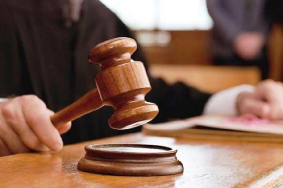 Задержанный СГБ Азербайджана вице-президент французской компании Анасс Дерраз дал показания в суде