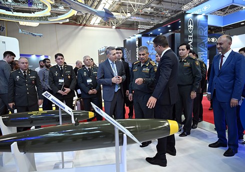 Закир Гасанов встретился на ADEX-2024 с вице-маршалом Пакистана Хакимом Разой